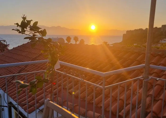 Charites: Terrace With Seaview - 100m To The Apartamento Koroni (Messinia)