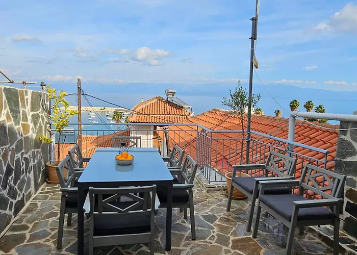 Charites: Terrace With Seaview - 100m To The Apartamento Koroni (Messinia)